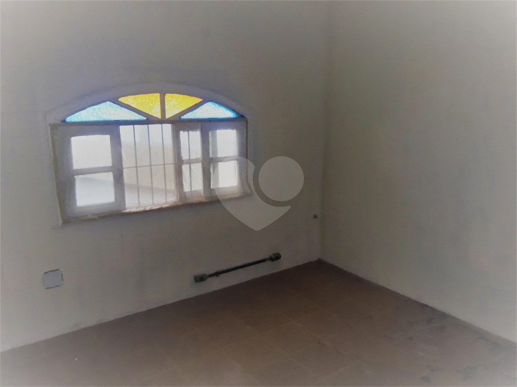 PRÉDIO COMERCIAL EXCELENTE, COM 4 PAVIMENTOS E CASA ANEXA