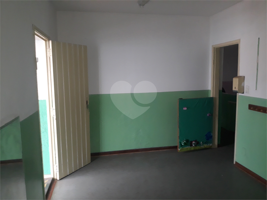 PRÉDIO COMERCIAL EXCELENTE, COM 4 PAVIMENTOS E CASA ANEXA