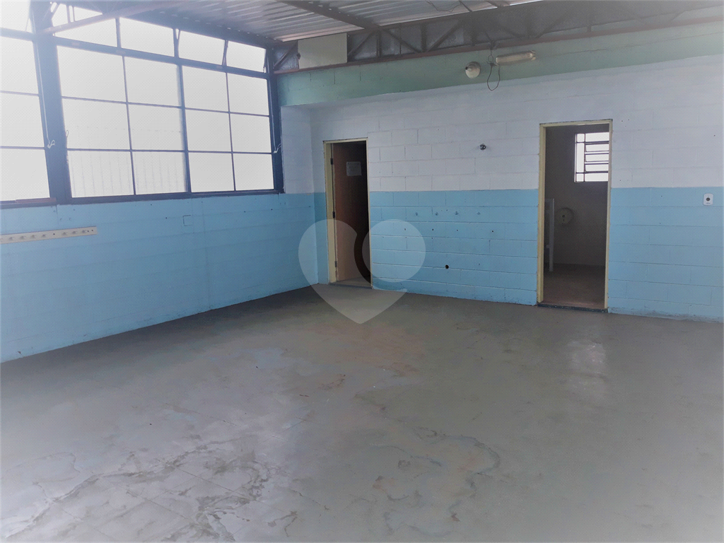 PRÉDIO COMERCIAL EXCELENTE, COM 4 PAVIMENTOS E CASA ANEXA