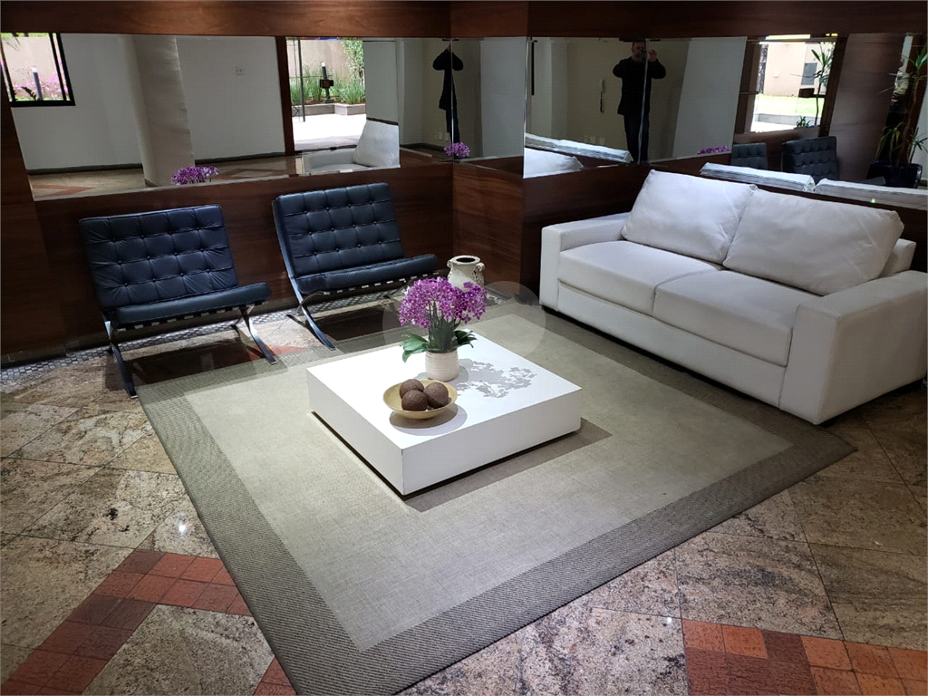 APARTAMENTO em MOEMA