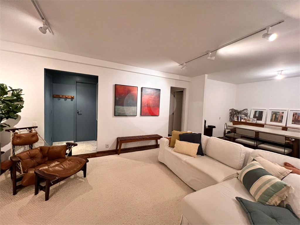 APARTAMENTO em MOEMA