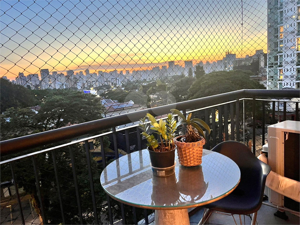 APARTAMENTO em MOEMA
