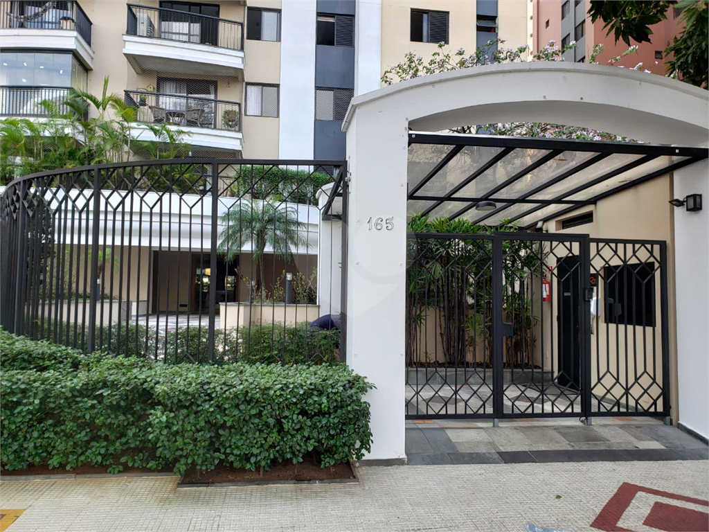 APARTAMENTO em MOEMA