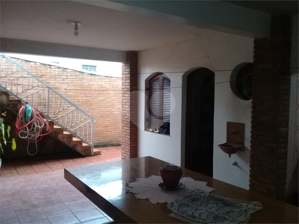 Casa à venda com 3 quartos, 220m² - Foto 14