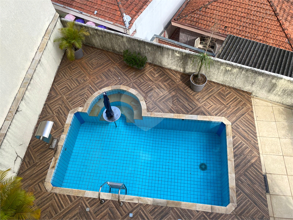 Casa ampla com piscina e churrasqueira