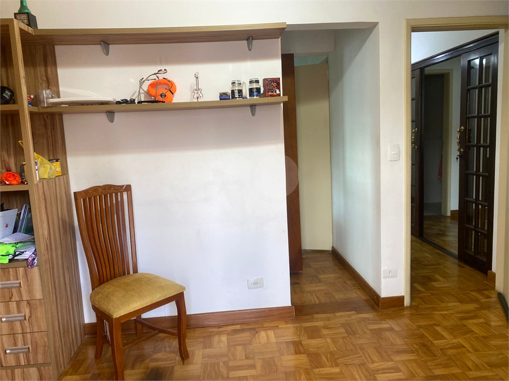 Casa ampla com piscina e churrasqueira