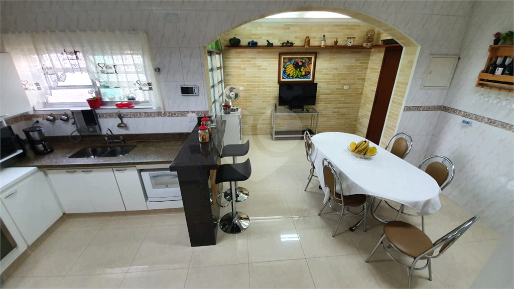 Casa ampla com piscina e churrasqueira