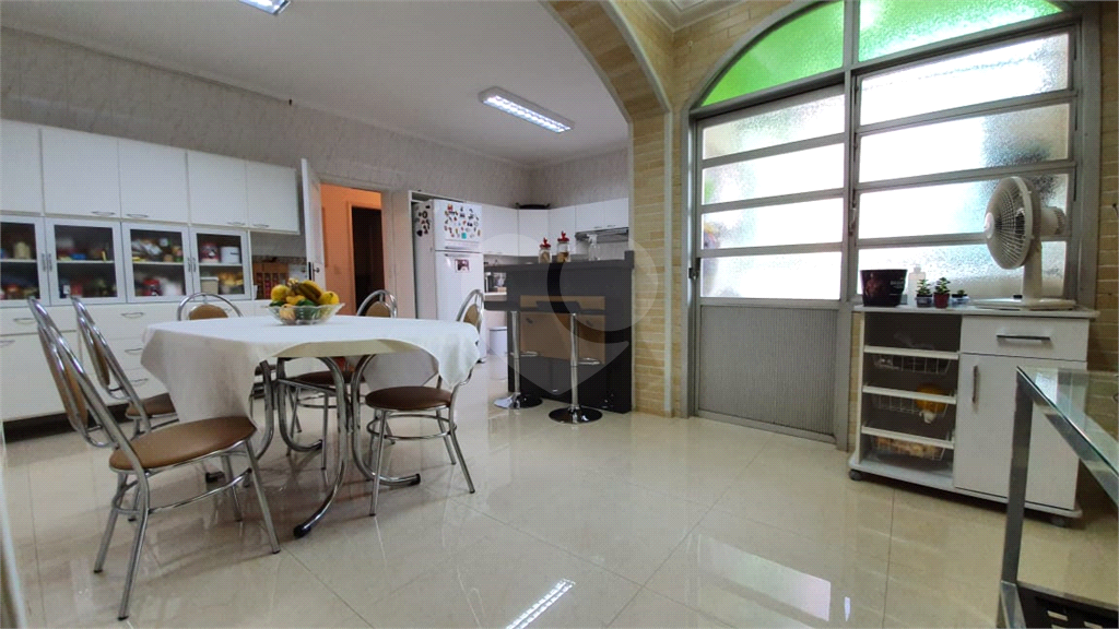 Casa ampla com piscina e churrasqueira