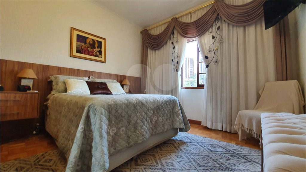 Casa ampla com piscina e churrasqueira