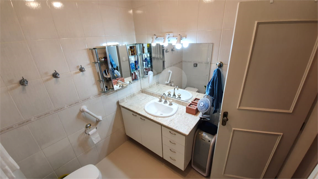 Casa ampla com piscina e churrasqueira