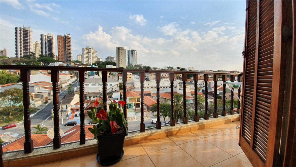 Casa ampla com piscina e churrasqueira