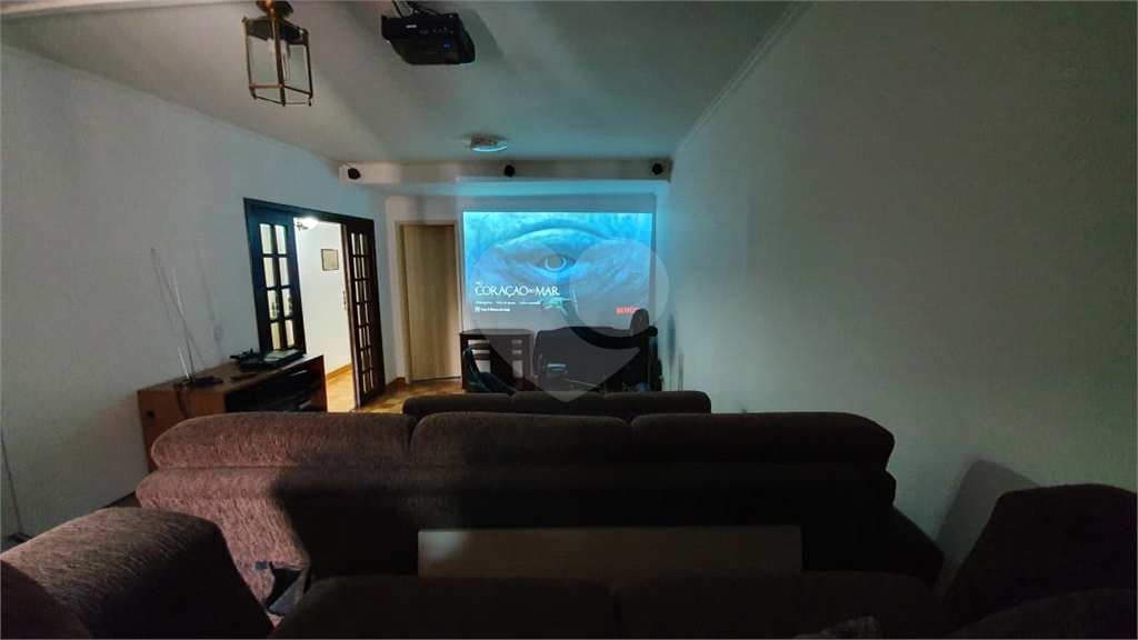 Casa ampla com piscina e churrasqueira