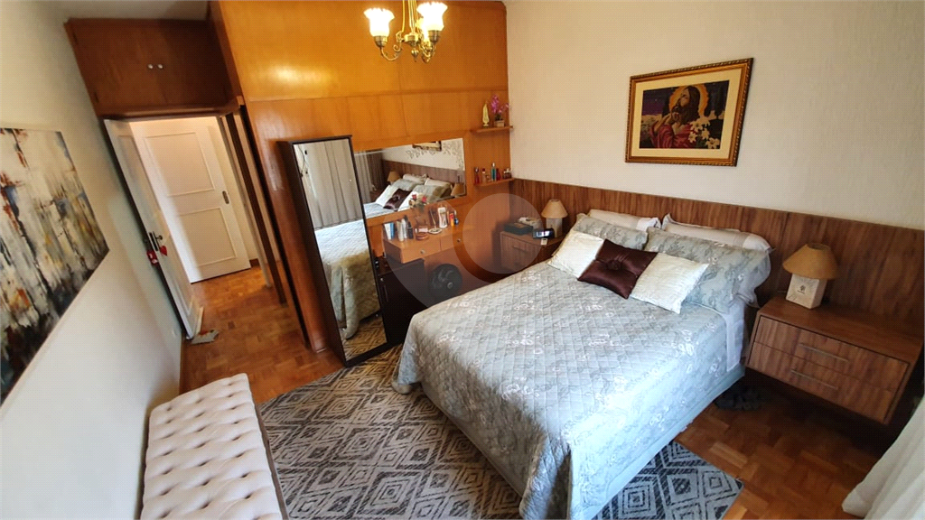 Casa ampla com piscina e churrasqueira