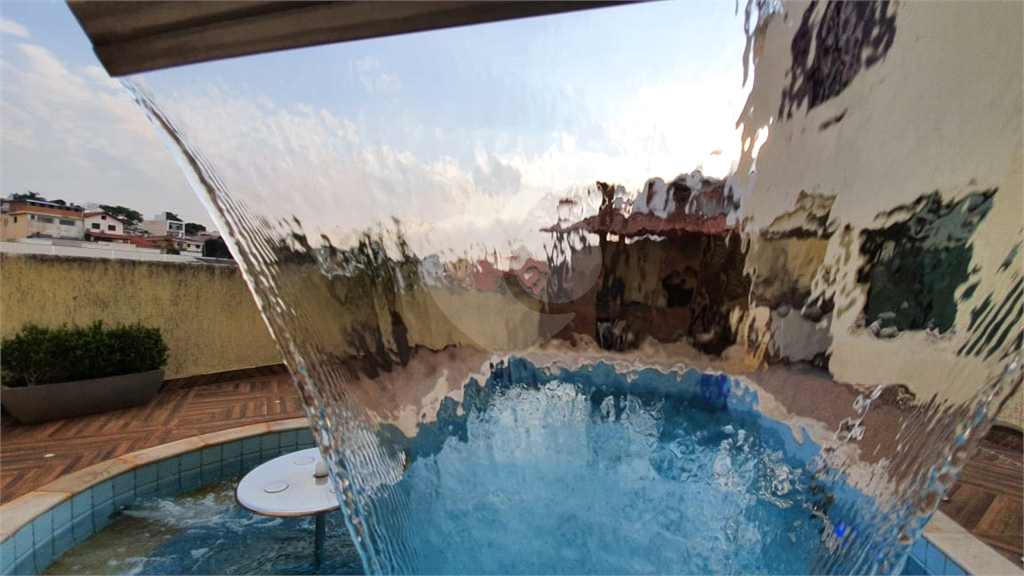 Casa ampla com piscina e churrasqueira