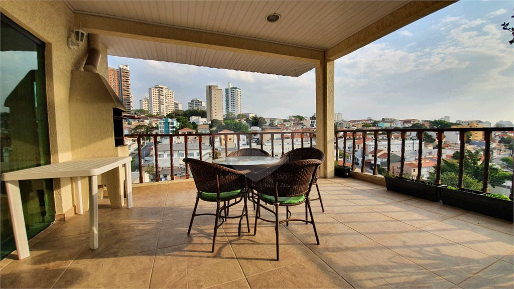 Casa ampla com piscina e churrasqueira
