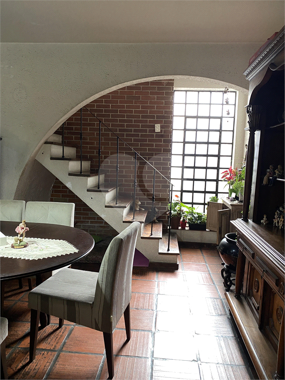 Sobrado, 4 quartos, 266 m² - Foto 1