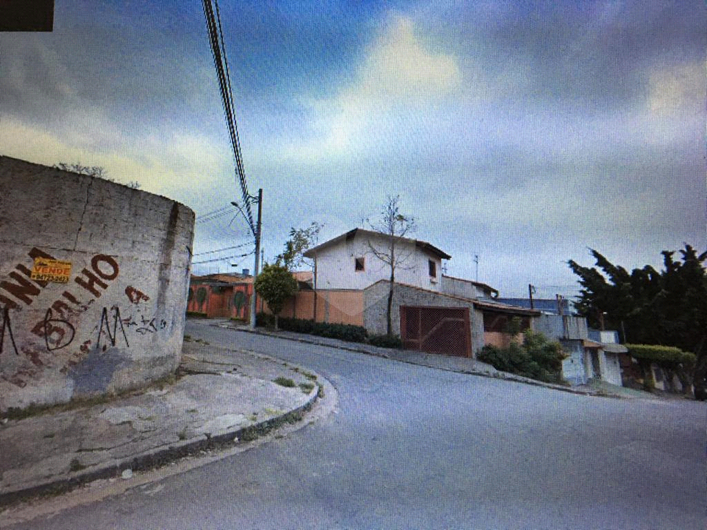 Terreno em Guarulhos com projeto aprovado para construção de prédio com 40 apartamentos.