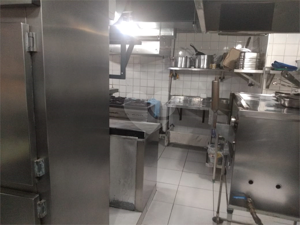 Excelente loja para locação no centro da cidade, próxima às estações República e Anhangabaú do metrô