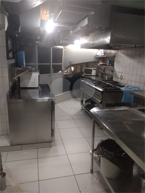 Excelente loja para locação no centro da cidade, próxima às estações República e Anhangabaú do metrô