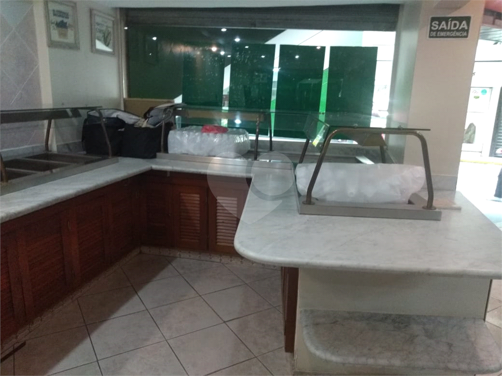Excelente loja para locação no centro da cidade, próxima às estações República e Anhangabaú do metrô