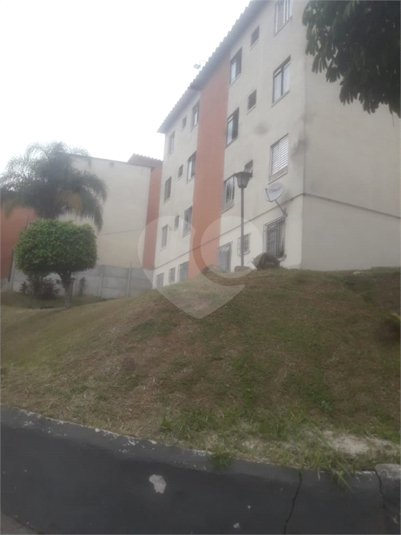 Apto no Jd Antártica com vaga de garagem e condomínio baixo