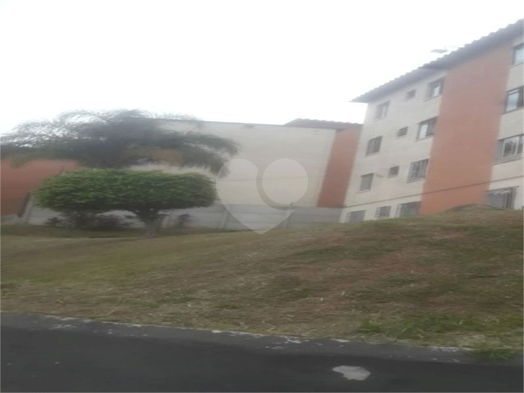 Apto no Jd Antártica com vaga de garagem e condomínio baixo