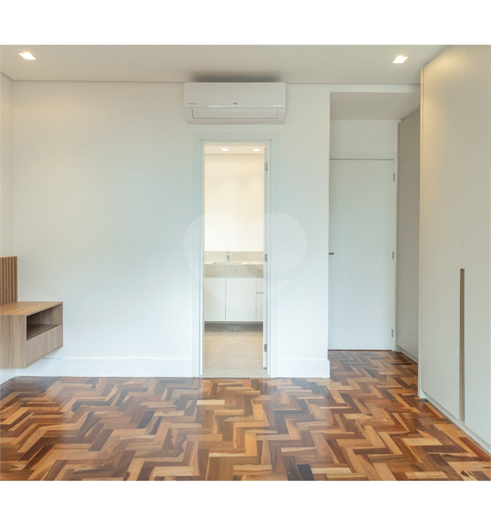 Apartamento à venda no JARDIM PAULISTA com 130 m²