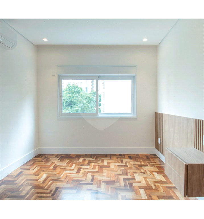 Apartamento à venda no JARDIM PAULISTA com 130 m²