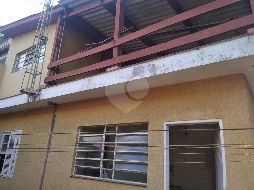 Casa no bairro do Tremembé. Construção sólida. Precisa de modernização