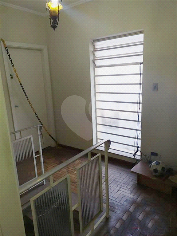 Casa no bairro do Tremembé. Construção sólida. Precisa de modernização