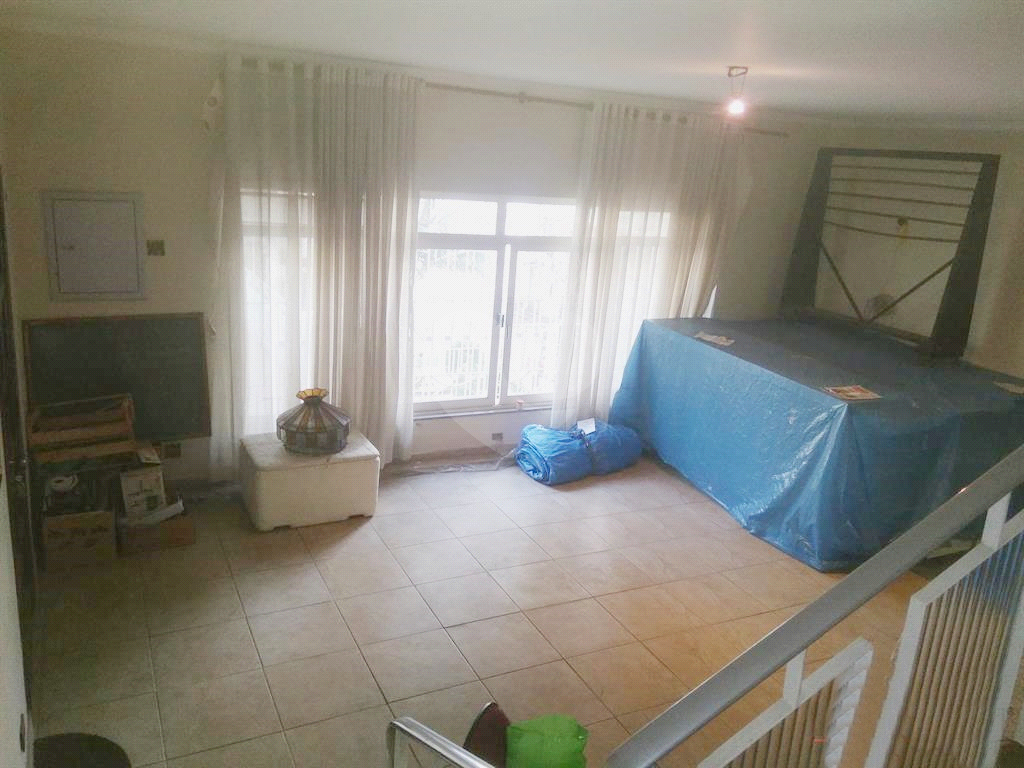 Casa no bairro do Tremembé. Construção sólida. Precisa de modernização