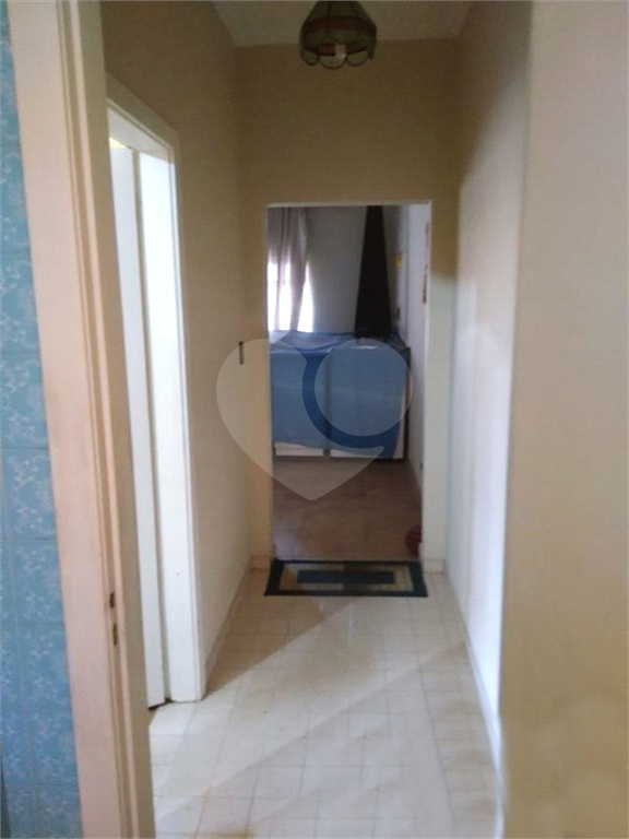 Casa no bairro do Tremembé. Construção sólida. Precisa de modernização