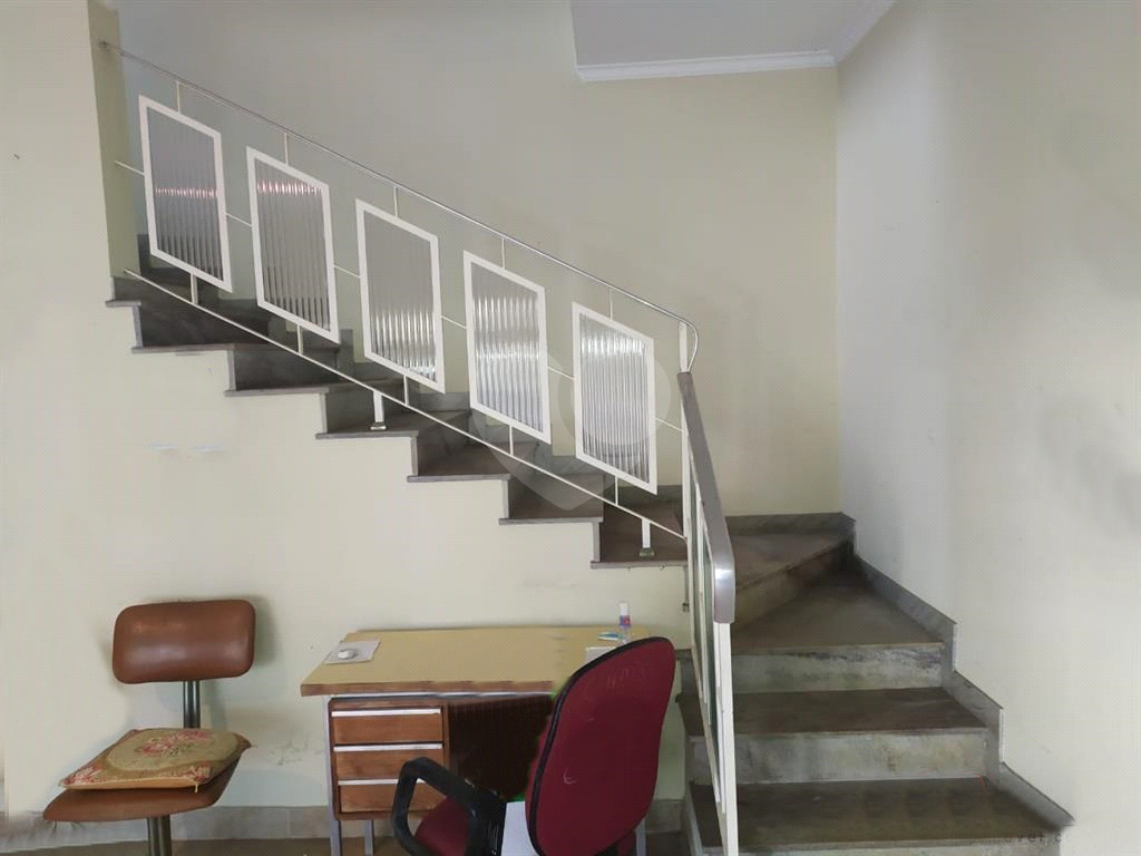 Casa no bairro do Tremembé. Construção sólida. Precisa de modernização