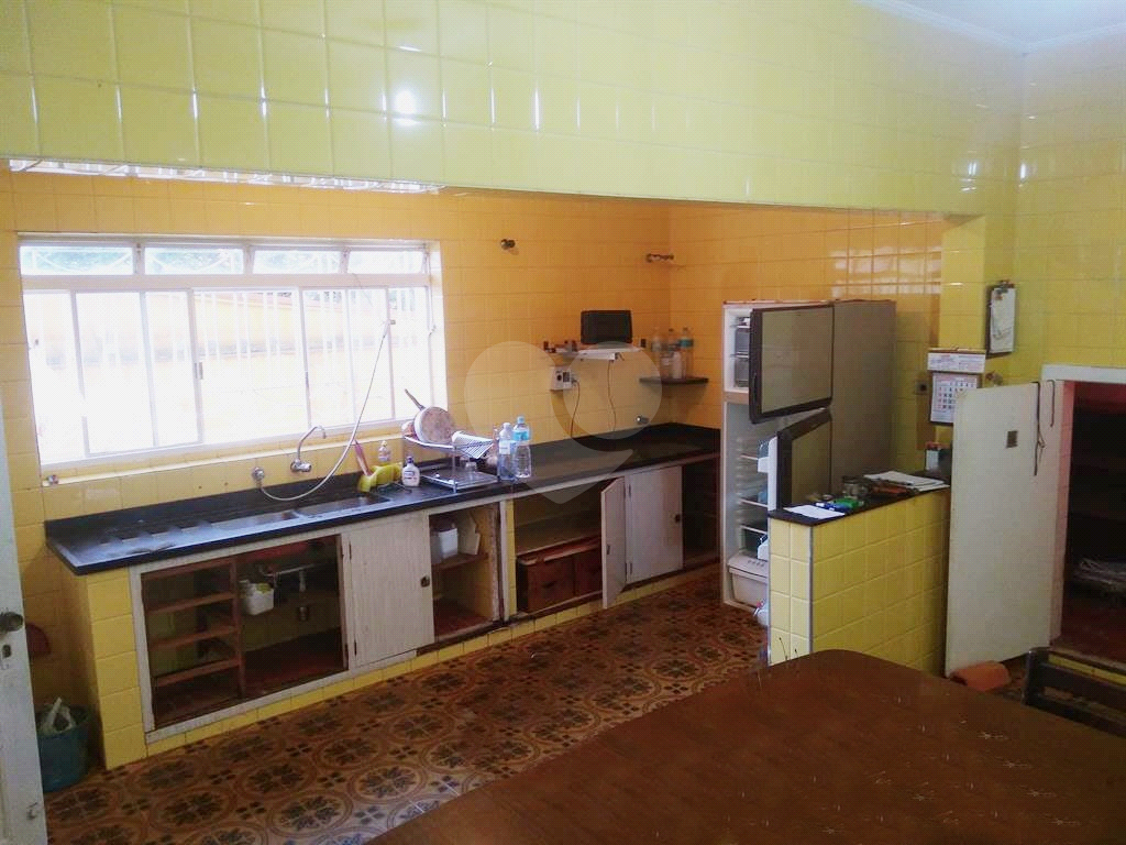 Casa no bairro do Tremembé. Construção sólida. Precisa de modernização