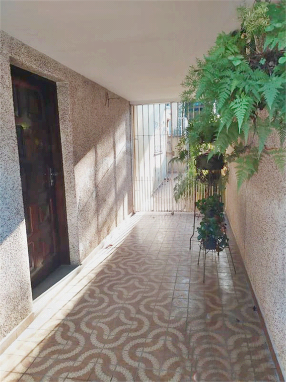 Casa no bairro do Tremembé. Construção sólida. Precisa de modernização