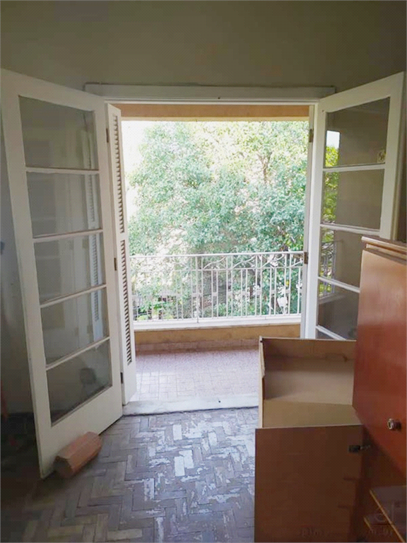 Casa no bairro do Tremembé. Construção sólida. Precisa de modernização