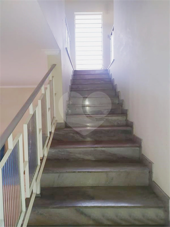Casa no bairro do Tremembé. Construção sólida. Precisa de modernização