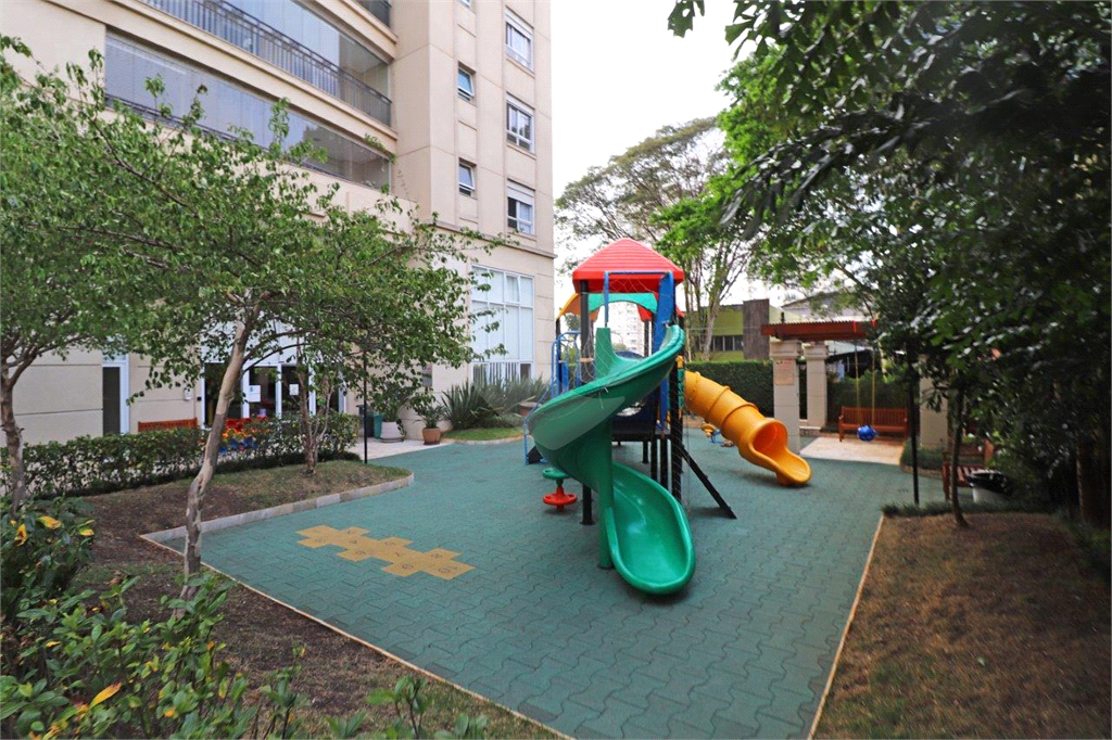 Imóvel de 153m² 3 suítes, sala de estar ampla com 2 ambientes, 3 vagas condomínio clube Vila Romana