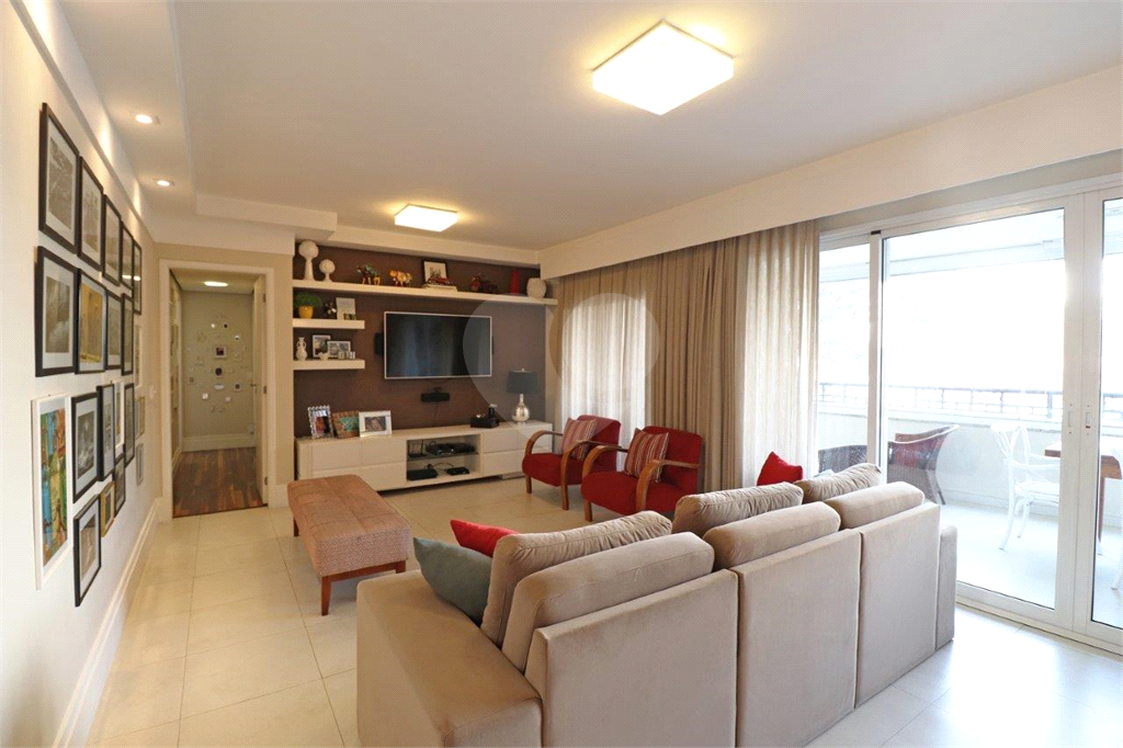 Imóvel de 153m² 3 suítes, sala de estar ampla com 2 ambientes, 3 vagas condomínio clube Vila Romana