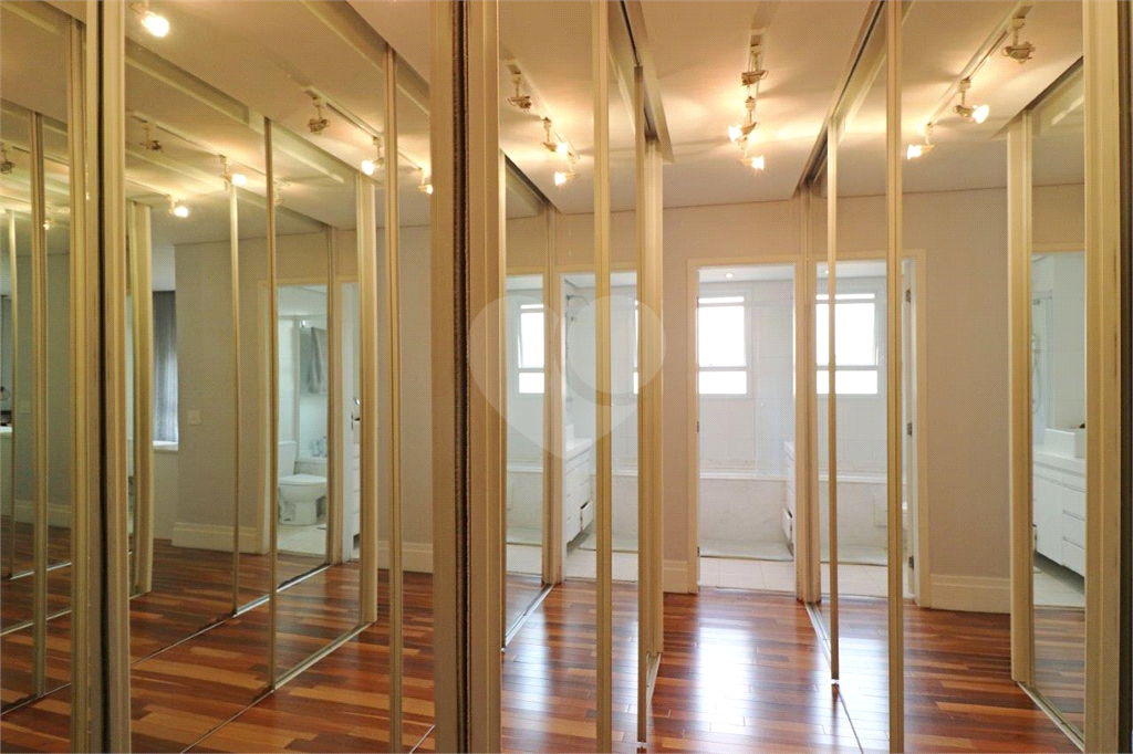 Imóvel de 153m² 3 suítes, sala de estar ampla com 2 ambientes, 3 vagas condomínio clube Vila Romana