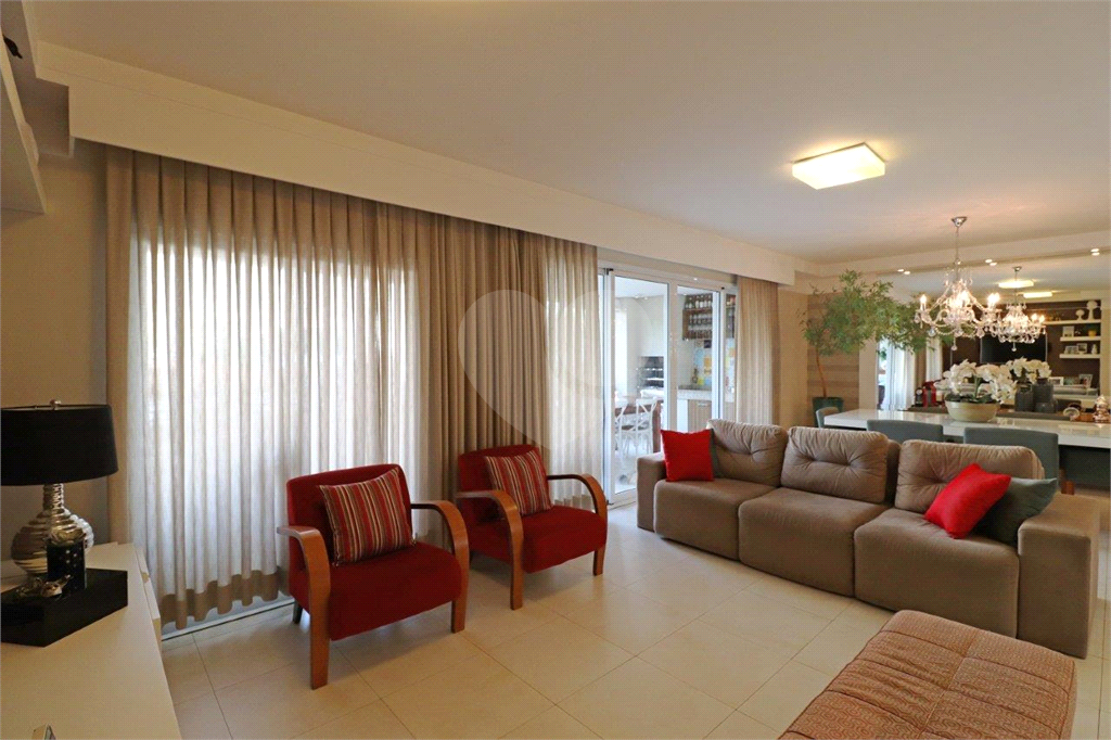 Imóvel de 153m² 3 suítes, sala de estar ampla com 2 ambientes, 3 vagas condomínio clube Vila Romana