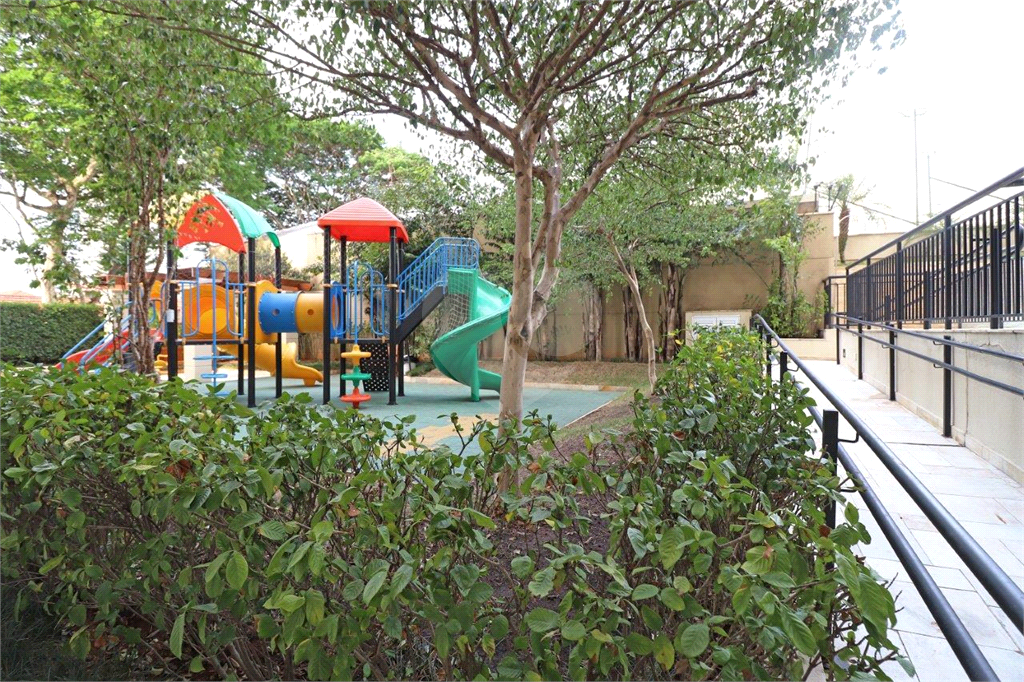 Imóvel de 153m² 3 suítes, sala de estar ampla com 2 ambientes, 3 vagas condomínio clube Vila Romana