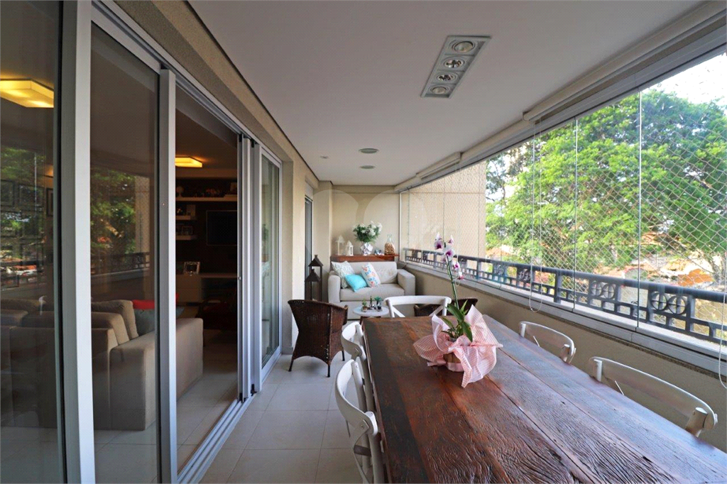 Imóvel de 153m² 3 suítes, sala de estar ampla com 2 ambientes, 3 vagas condomínio clube Vila Romana