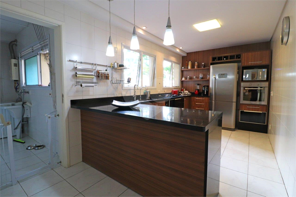 Imóvel de 153m² 3 suítes, sala de estar ampla com 2 ambientes, 3 vagas condomínio clube Vila Romana