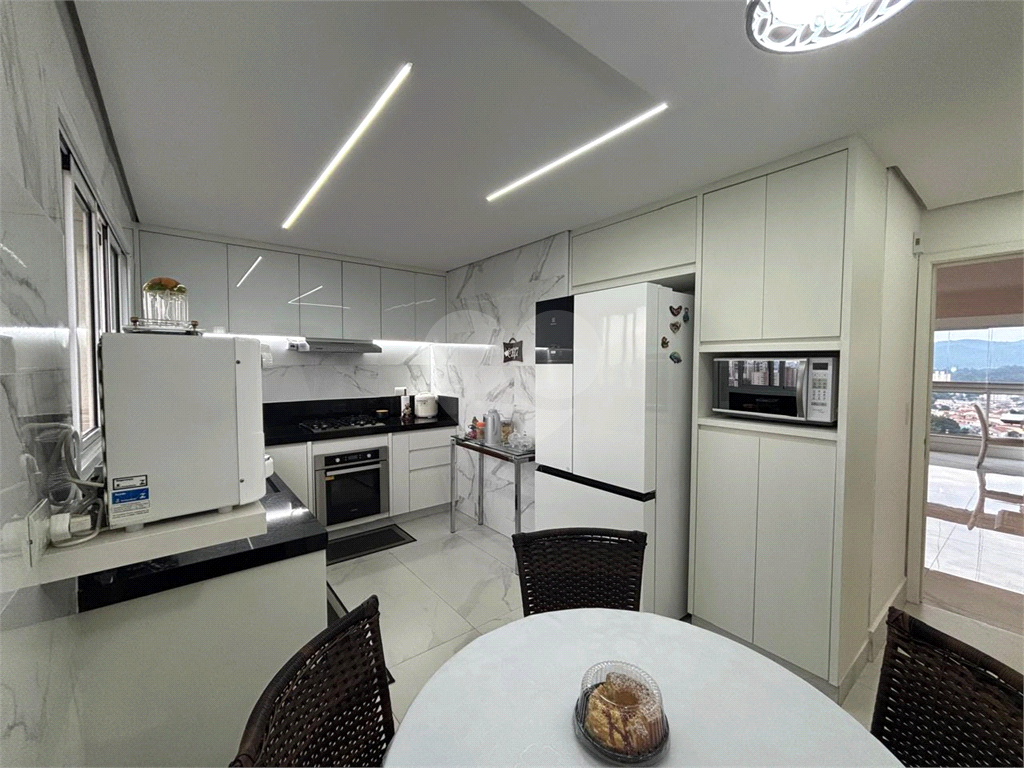 Apartamento, 4 dormitórios, 3 suítes, 4 vagas, varanda Gourmet