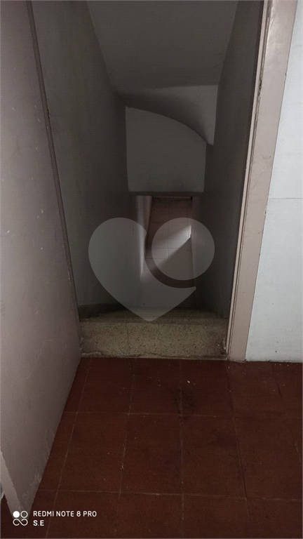 Prédio comercial na Maria Amália Lopes de Azevedo com 290 m² de área útil