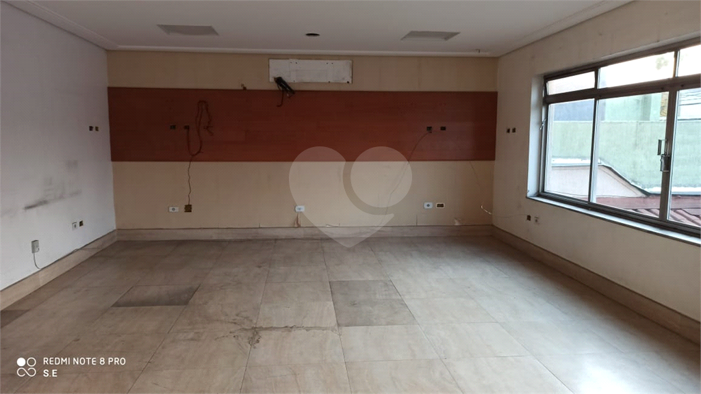 Prédio comercial na Maria Amália Lopes de Azevedo com 290 m² de área útil