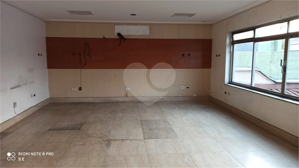 Prédio comercial na Maria Amália Lopes de Azevedo com 290 m² de área útil