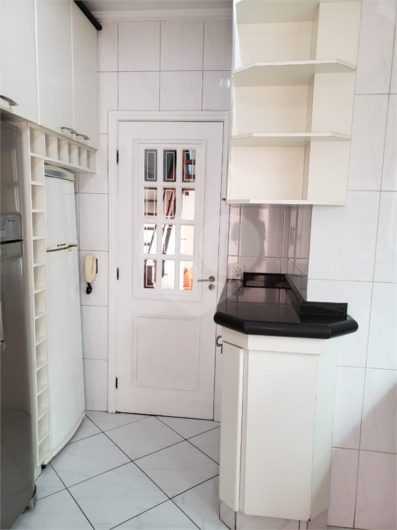 Excelente sobrado com 3 suítes e 4 vagas de garagem. Aquecimento solar