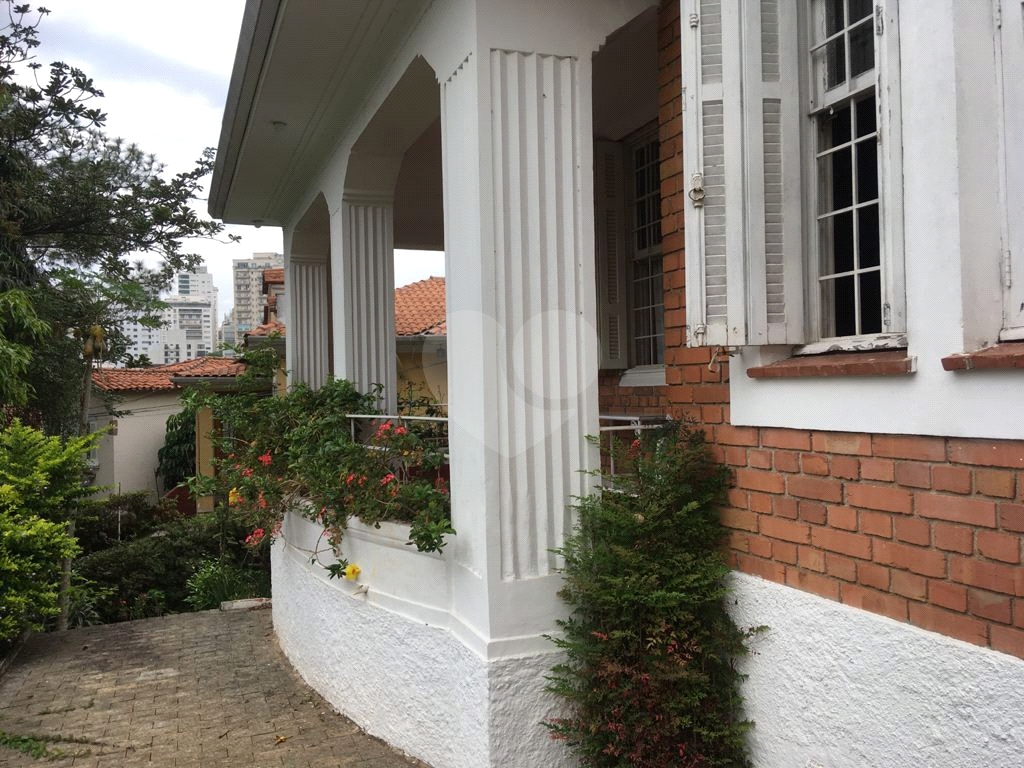 Sobrado  à venda em PERDIZES com 300 m²